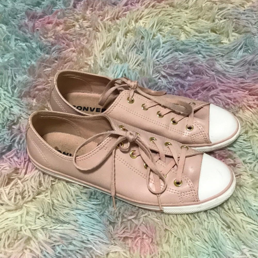 Converse Chuck Taylor. Size: 8 Color: Light Pink/White.